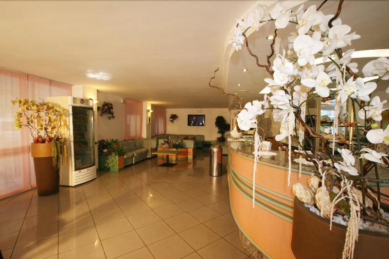 Hotel Oregon ริมินี ภายนอก รูปภาพ
